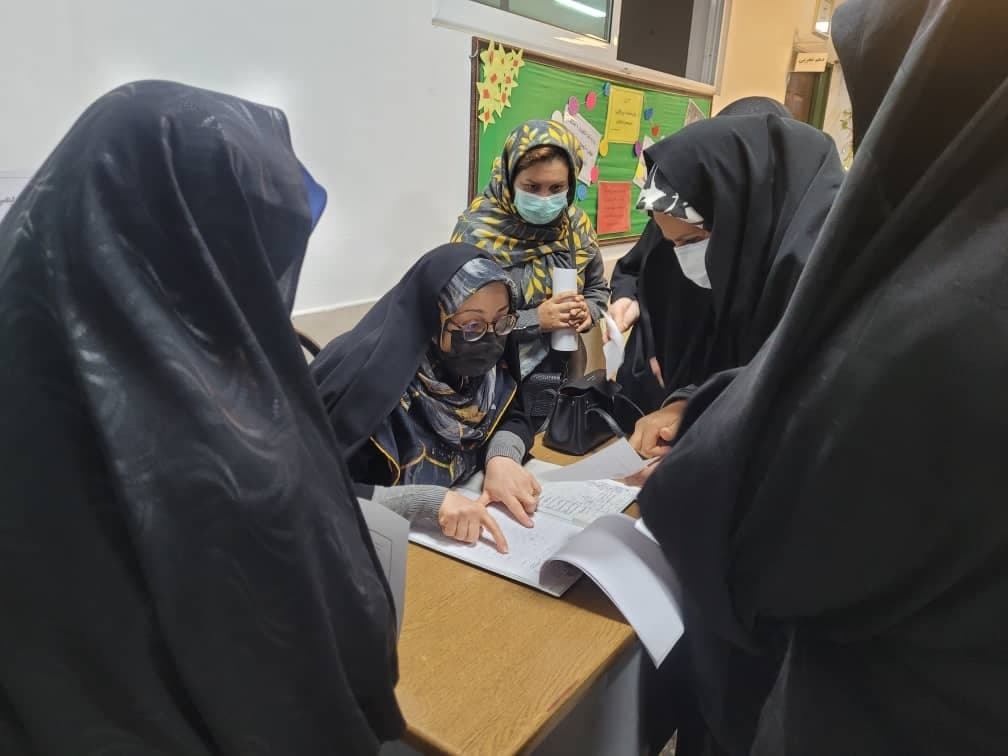 دبیرستان صالحین